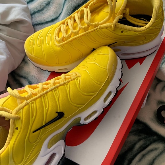 Women’s Yellow Nike Air Max Plus Women’s Yellow Nike Air Max Plus